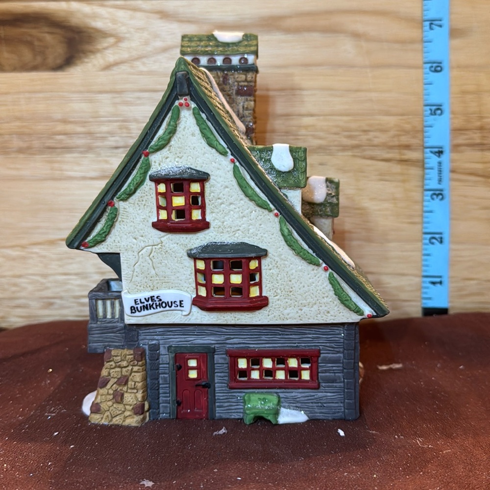 🐈‍⬛ Heritage Village Nort Pole Series “Elf Bunkhouse “